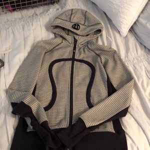 Lululemon Scooba Hoodie like new size 6